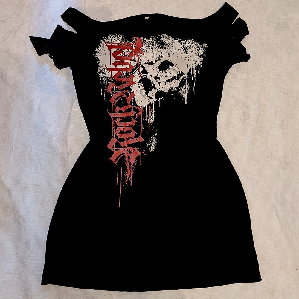 Skull shirt off the shoulder 😍😍